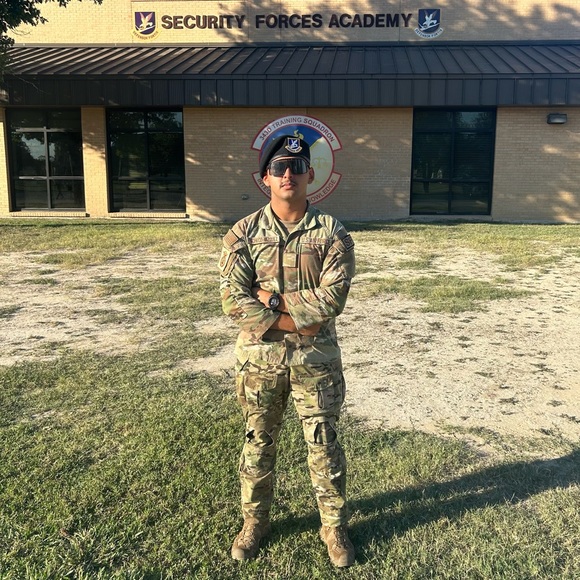 Meet your Posher, Jose - Picture 5 of 6